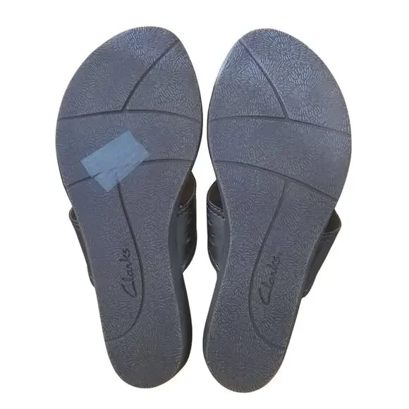 Clarks Qwin Hera Womens Pewter Thong Design Sandals & Flower Accent Size 8.5